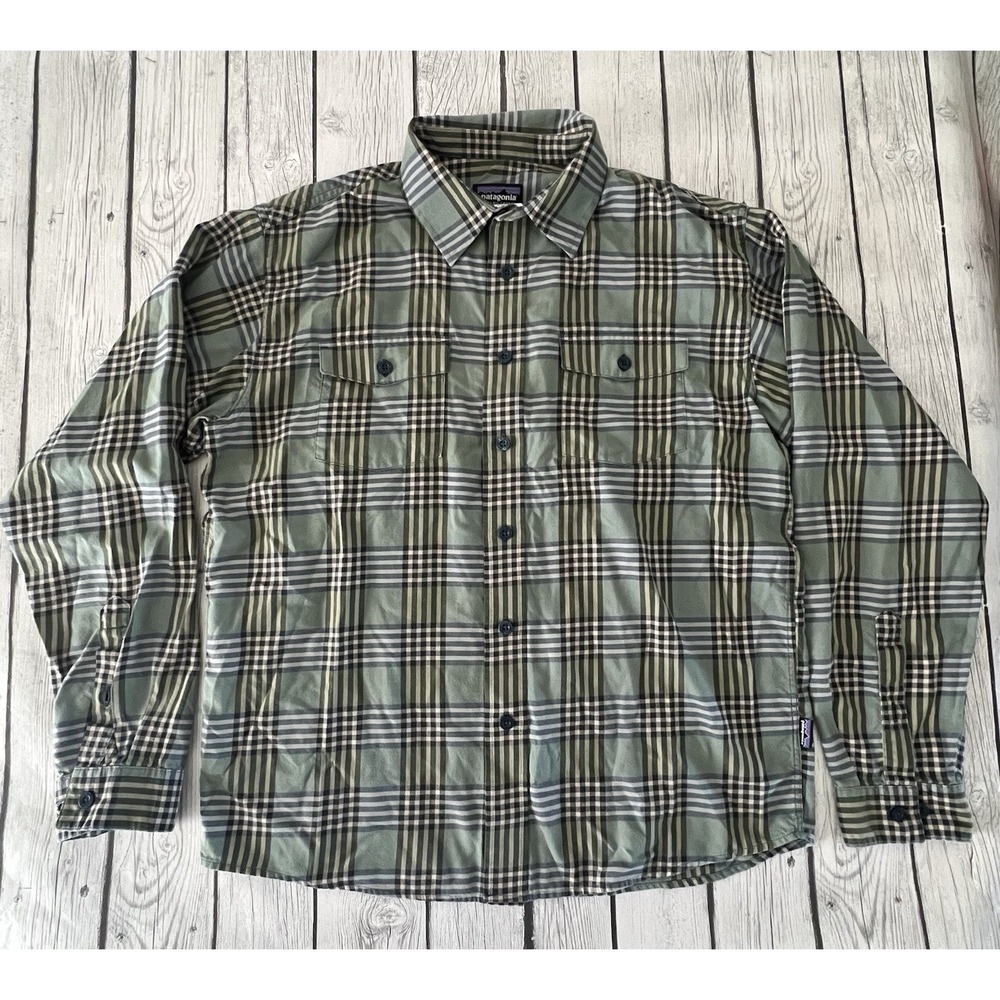 Patagonia Shirt Mens Medium Green Plaid Long Sleeve Pocket Button Front